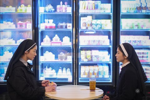 Review Film 'DARK NUNS' yang Dibintangi Song Hye Kyo, Penuh Plot Twist