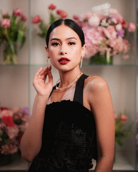 Potret Maudy Ayunda dengan Makeup Bold yang Cantik, Elegan dan Berani