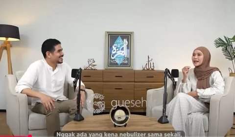 Potret Hanung Bramantyo dan Zaskia Adya Mecca Ajak Anak Umroh. (instagram/zaskiadyamecca)