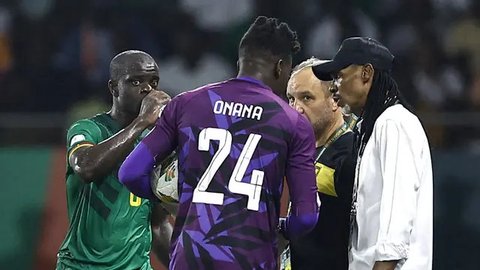 Robin van Persie dan Arjen Robben. (Bola.com/Dok.AFP).