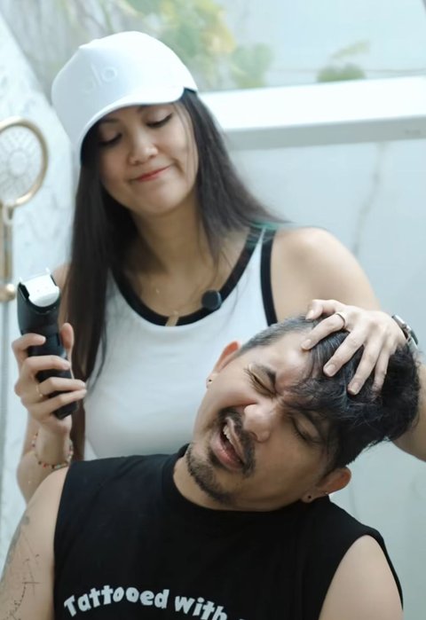 Momen Lucu Sharena Potong Rambut Ryan Delon, Netizen Heboh: 'Memang Barber BARBAR!'