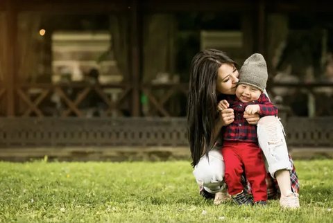 Cobalah untuk meluangkan waktu berkualitas bersama anak. Foto: Freepik