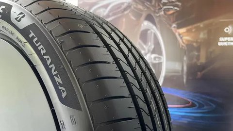 Prosesi peluncuran Bridgestone Turanza 6 yang menyasar segmen ban comfort touring premium. (Liputan6.com/Septian)