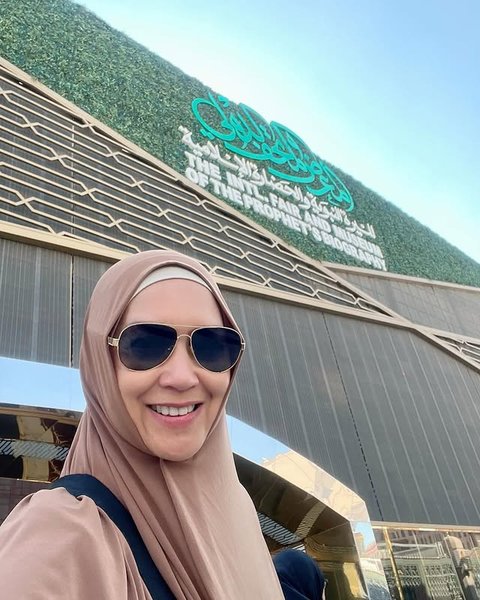 Penampilan Ira Wibowo Berhijab Saat Umrah Bikin Pangling, Ungkap Hal Istimewa Ini Ketika di Tanah Suci