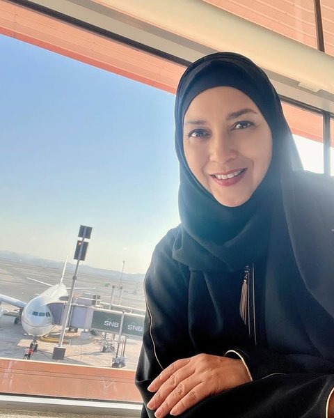 Penampilan Ira Wibowo Berhijab Saat Umrah Bikin Pangling, Ungkap Hal Istimewa Ini Ketika di Tanah Suci