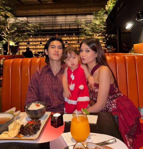 7 Potret Julian Jacob dengan Sang Putri yang Bikin Gemas, Disebut Netizen Bak Boneka