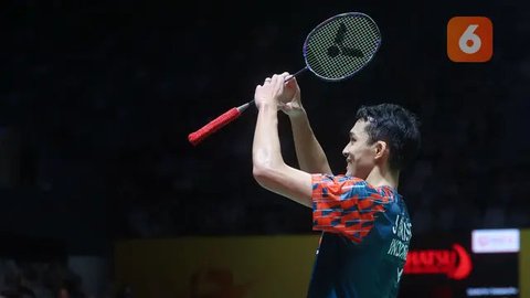 Tunggal putra bulu tangkis Indonesia Jonatan Christie berhasil menjejakkan kaki di babak perempat final Indonesia Masters 2025. (Bola.com/M Iqbal Ichsan)