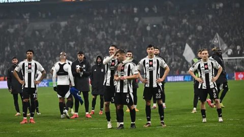 Pelatih kepala Besiktas asal Norwegia, Ole Gunnar Solskjaer, bereaksi di akhir pertandingan pekan ke-7 fase liga Liga Europa UEFA antara Besiktas dan Athletic Bilbao di stadion Besiktas Pa