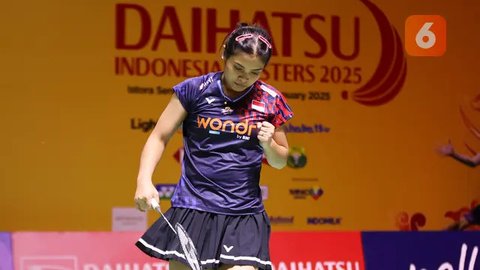 Pertandingan dimenangi Gregoria dengan skor 21-13, 15-21, 21-14. (Bola.com/Abdul Aziz)