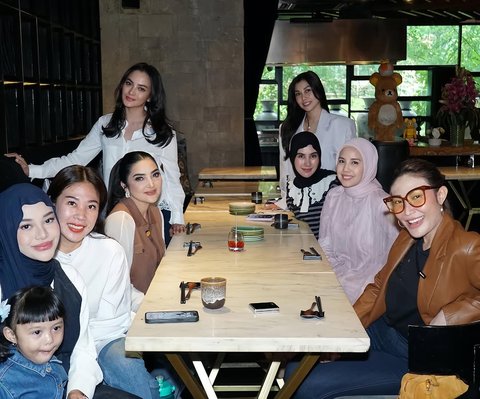 Potret Geng Artis Cendol Kembali Gelar Arisan di Awal 2025, Tetap Kompak dan Positif Vibes