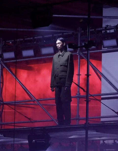 Raihan Fahrizal tampil di show Louis Vuitton di sela Paris Fashion Week 2024. (dok. Instagram @raihanfahrizal__/https://www.instagram.com/p/C2L1UvbqQh9/?hl=en/Dinny Mutiah)