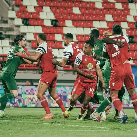 BRI Liga 1 - Barito Putera Vs Persebaya Surabaya (Bola.com/Adreanus Titus)