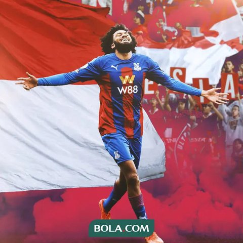 Bek Crystal Palace, Jairo Riedewald, tampak kecewa usai kebobolan gol ketiga melawan Aston Villa dalam laga lanjutan Liga Inggris 2020/21 pekan ke-15 di Villa park, Birmingham, Sabtu (26/12/2