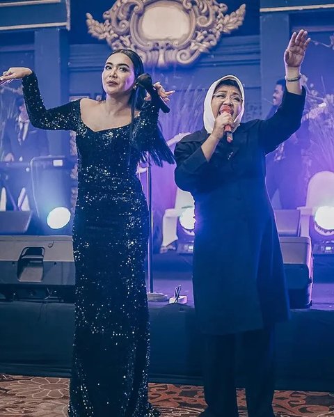 Potret Kenangan Emilia Contessa dan Denada (Sumber: Instagram/emiliacontessa57)