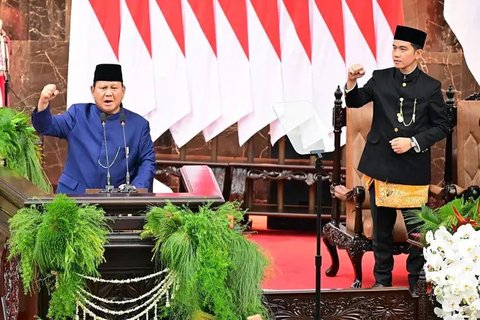 Presiden Prabowo Subianto disambut ratusan warga di depan Akmil Magelang. (Biro Pers Sekretariat Presiden)