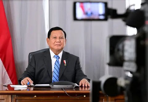 Presiden Prabowo Subianto disambut ratusan warga di depan Akmil Magelang. (Biro Pers Sekretariat Presiden)