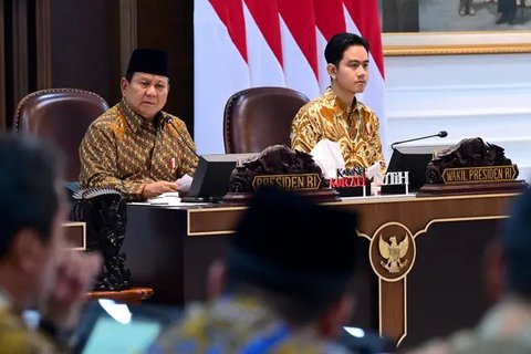 Presiden Prabowo Subianto disambut ratusan warga di depan Akmil Magelang. (Biro Pers Sekretariat Presiden)