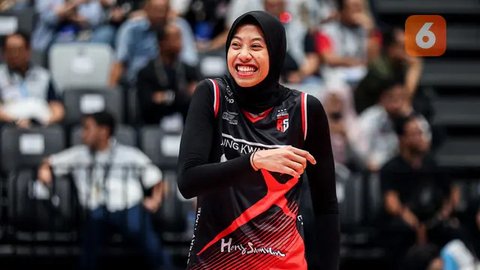 Para pemain Red Sparks, Park Hye-min (tengah) dkk saat menghadapi tim putri Indonesia All Star pada laga ekshibisi bola voli fun volleyball di Indonesia Arena, Senayan, Jakarta, Sabtu (20/