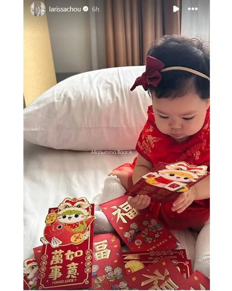 Larissa Chou rayakan Imlek 2025 bareng keluarga. (sumber: Instagram/ikram_rsd/larissachou)