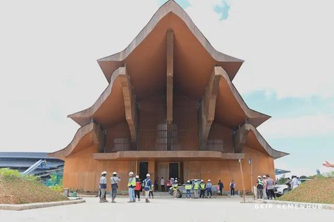 Menteri Perhubungan Budi Karya Sumadi kembali mengecek pembangunan Bandara Ibu Kota Nusantara (IKN). (Foto: Kementerian Perhubungan)