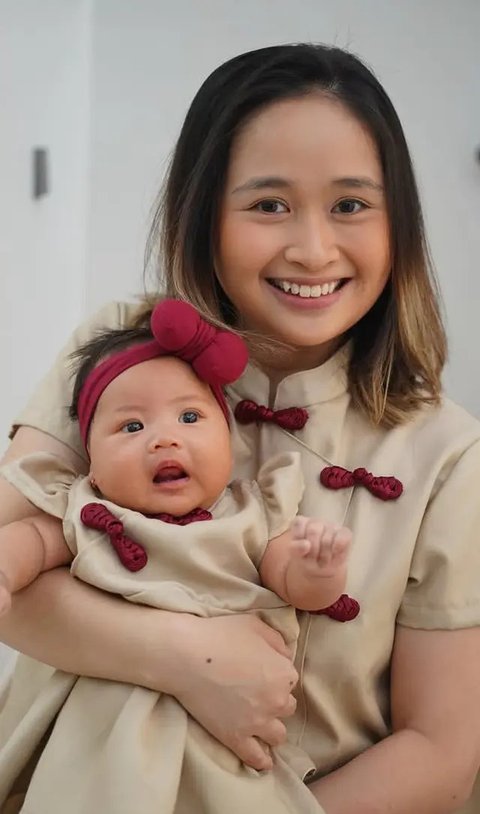 Tampilan Menggemaskan Anak Artis Kenakan Baju Tradisional China saat Imlek 2025. [@cutratumeyriska]