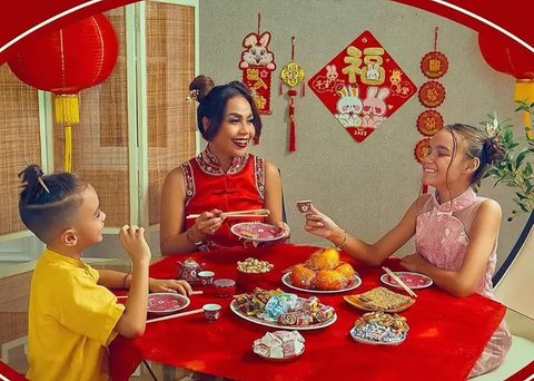 Tampilan Menggemaskan Anak Artis Kenakan Baju Tradisional China saat Imlek 2025. [@cutratumeyriska]