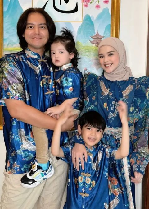 Tampilan Menggemaskan Anak Artis Kenakan Baju Tradisional China saat Imlek 2025. [@cutratumeyriska]