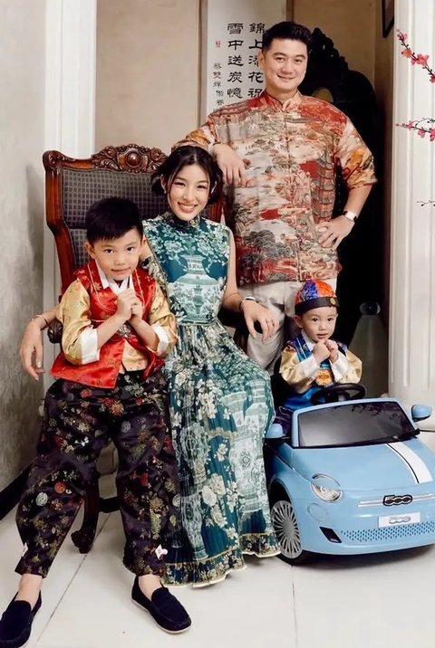 Tampilan Menggemaskan Anak Artis Kenakan Baju Tradisional China saat Imlek 2025. [@cutratumeyriska]