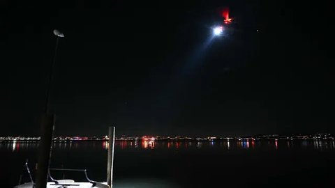 Upaya pencarian dan penyelamatan korban juga dilakukan melalui jalur udara dengan bantuan helikopter. (ANDREW CABALLERO-REYNOLDS/AFP)