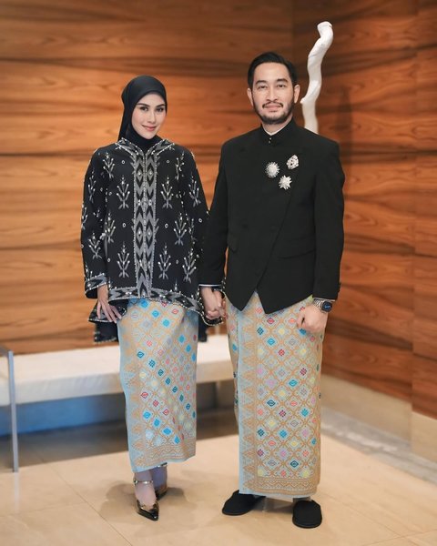 Model Kebaya Couple untuk Lebaran Ala Syahnaz dan Jeje, Tampil Modern Biar Ketularan Aura Pejabat