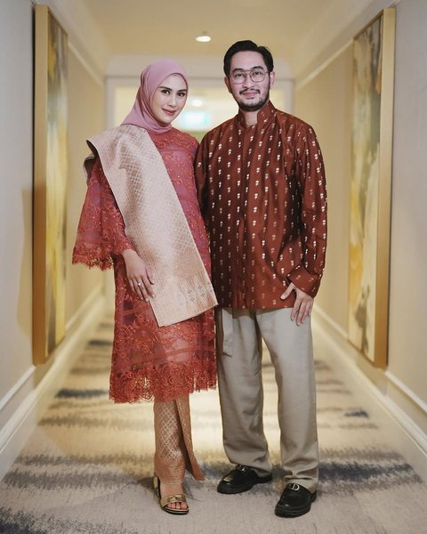 Model Kebaya Couple untuk Lebaran Ala Syahnaz dan Jeje, Tampil Modern Biar Ketularan Aura Pejabat