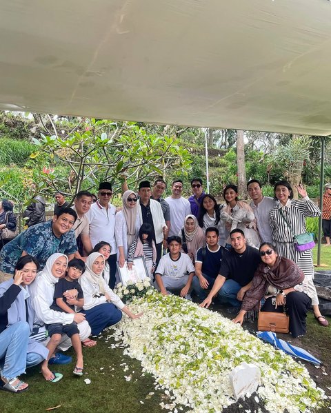 Momen Adinda Cresheilla Tegar Jalani Proses Pemakaman Sang Ibunda saat Ulang Tahun