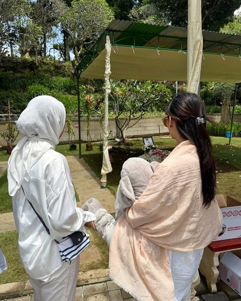 Momen Adinda Cresheilla Tegar Jalani Proses Pemakaman Sang Ibunda saat Ulang Tahun