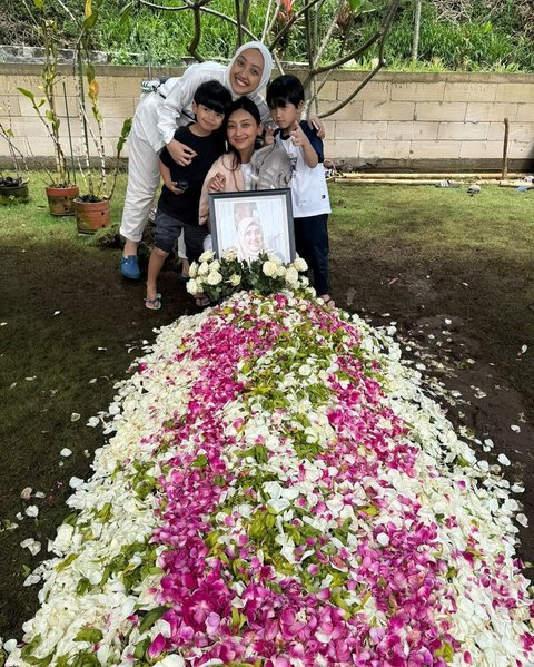 Momen Adinda Cresheilla Tegar Jalani Proses Pemakaman Sang Ibunda saat Ulang Tahun