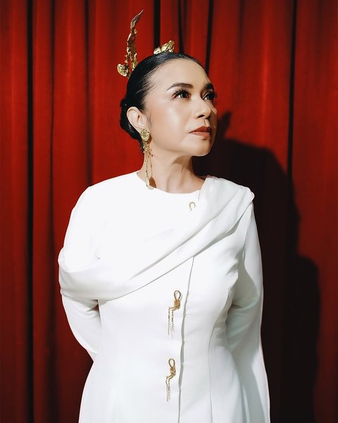 Potret Ruth Sahanaya yang Awet Muda, Banyak yang Tak Percaya Usianya Lebih dari Setengah Abad