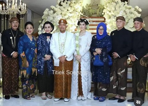 Keluarga Cendana Kembali Berkumpul di Pernikahan Cicit Soeharto. [@titieksoeharto]