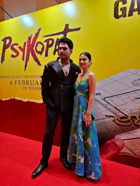 Menghadiri gala premiere film Psykopat, Cornelio Sunny didampingi Ratu Sofya. Hubungan keduanya menghangat setelah dikabarkan kawin lari. Benarkah? (Foto: Wayan Diananto)