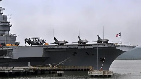 Diketahui, Kapal induk Charles de Gaulle berlayar dari Toulon, Prancis, untuk misi "Clemenceau 25" pada 28 November 2024. (SONNY TUMBELAKA/AFP)