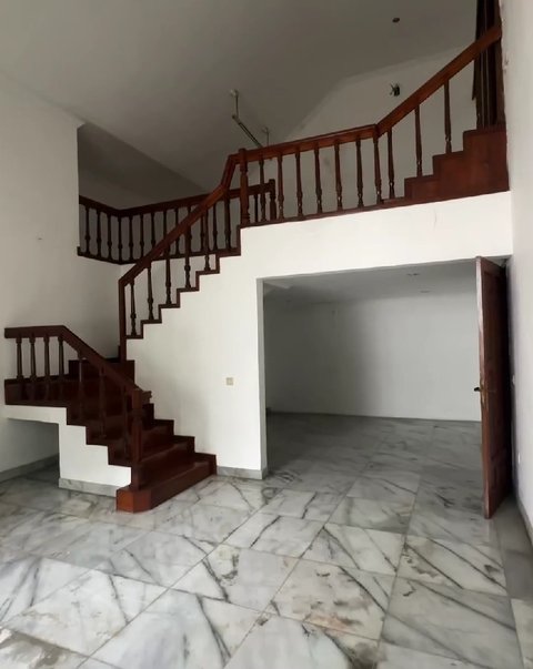 Potret Rumah Baru Rian D'Masiv Berkonsep Minimalis dan Miliki Sentuhan Kayu, Siap Direnovasi