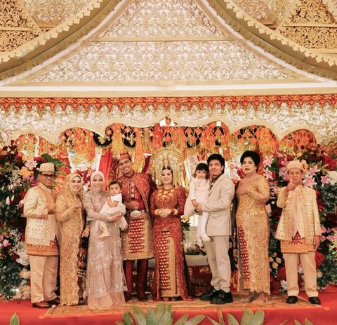 7 Potret Atta dan Aurel di Pernikahan Frans Faisal, Doa Spesial untuk Pengantin Jadi Sorotan