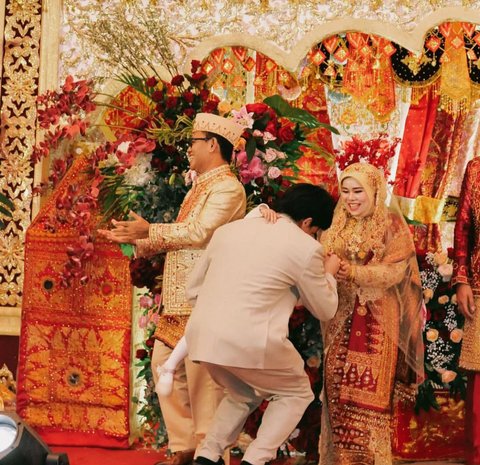 7 Potret Atta dan Aurel di Pernikahan Frans Faisal, Doa Spesial untuk Pengantin Jadi Sorotan