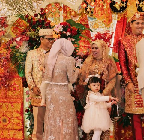 7 Potret Atta dan Aurel di Pernikahan Frans Faisal, Doa Spesial untuk Pengantin Jadi Sorotan