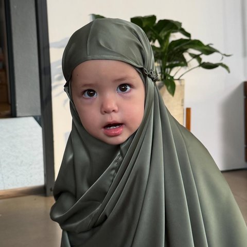 Potret Kamari saat Pakai Hijab Ini Bikin Netizen Gemas, Tampil Berbeda Hingga Dipanggil Bu Hajah