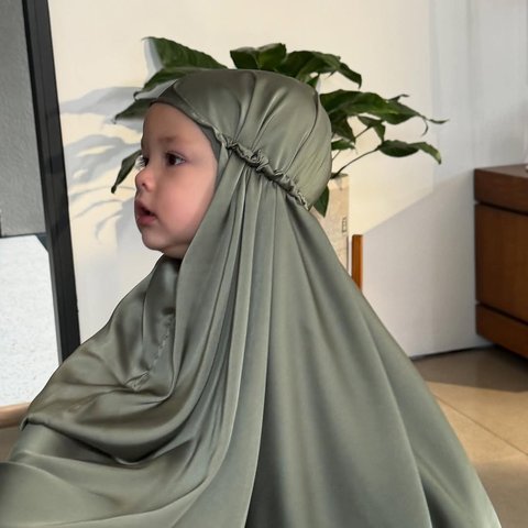 Potret Kamari saat Pakai Hijab Ini Bikin Netizen Gemas, Tampil Berbeda Hingga Dipanggil Bu Hajah