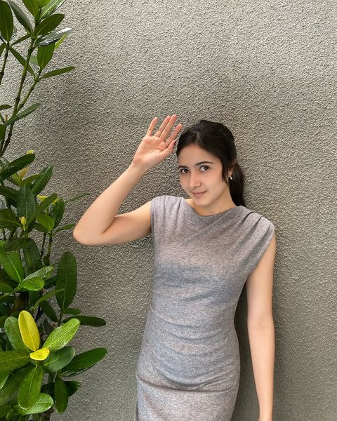 Profil Bulan Sutena, Penyanyi Cantik Asal Bali yang Berparas Bule