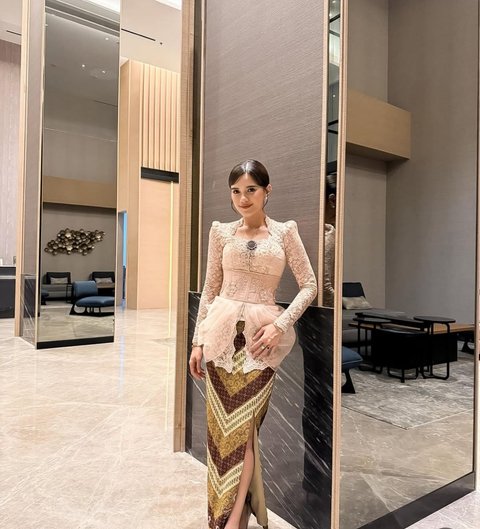 7 Potret Audi Marissa Tampil Anggun Jadi Bridesmaid di Pernikahan Ochi Rosdiana, Ini Reaksi Warganet