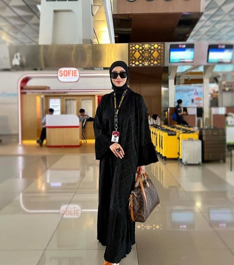 7 Potret Perjalanan Hijrah Selfi Nafilah, Dulu Pedangdut Berpenampilan Modis hingga Mantap Berhijab