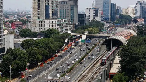 KAI menghadirkan fasilitas co-working space di Stasiun LRT Jabodebek Cawang.