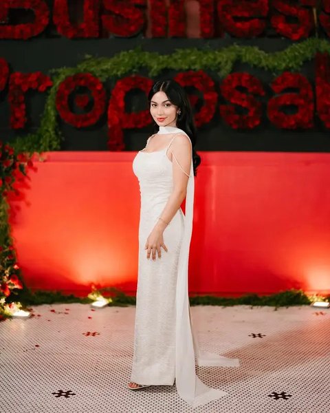 Ariel Tatum hadirkan tren plumpy glossy lips di Business Proposal Indonesia (@arieltatum)