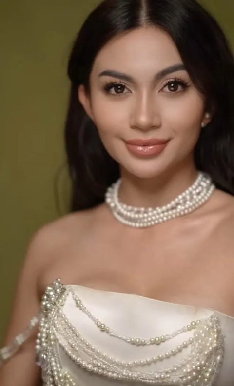 Ariel Tatum hadirkan tren plumpy glossy lips di Business Proposal Indonesia (@arieltatum)